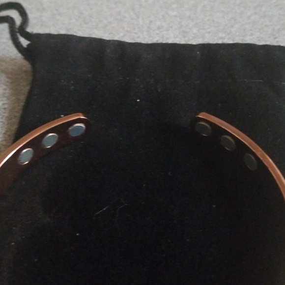 Magnite cuff - Picture 3 of 3